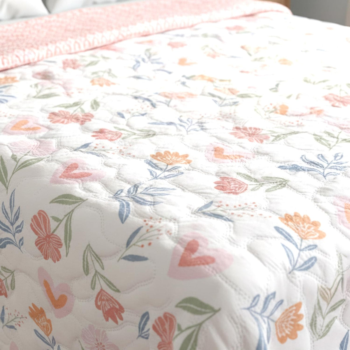 Double Bed Comforter Reversible Soft Microfiber AC Quilt, Floral & Heart Print, All Season Blanket