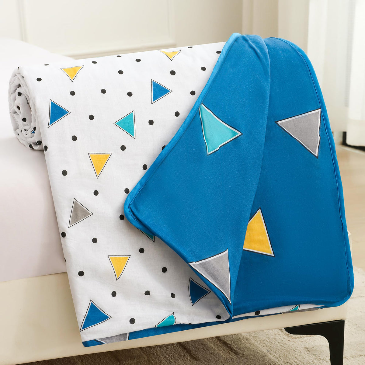 Dohar Double Bed Cotton 100% | 150GSM 225 x240 cm Quilt AC Blanket for Summer | AC Comforter Double Bed | White & Blue Geometric Reversible Design Duvet | All-Season Blanket